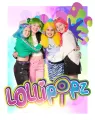 Jedlý obrázek na dort se čtyřmi zpěvačkami skupiny Lollipopz v pestrých parukách a logem s lízátkem