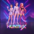 Kreslené K-pop zpěvačky Huntrx na pódiu se světelnými meči, jedlý obrázek na dort