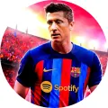 Fotbalista Robert Lewandowski v dresu na stadionu, jedlý obrázek na dort