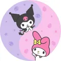 Kulatý jedlý obrázek na dort s postavičkami Kuromi a My Melody ve stylu jin jang na růžovo-fialovém pozadí.