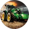 Moderní zelený traktor na sklizeném poli, kruhový jedlý obrázek na dort