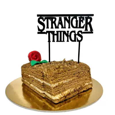 Zapichovací ozdoba na dort STRANGER THINGS – 3D zápich z vlastní výroby