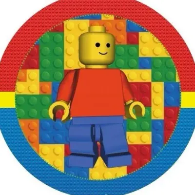 LEGO – panáček v červeném tričku a mozaika – jedlý papír na dort