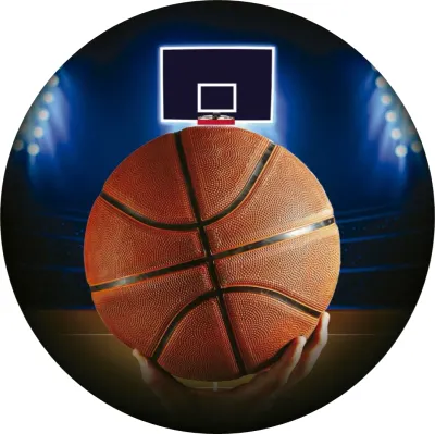 Basketbal – míč v rukou a modrá aréna – jedlý papír na dort