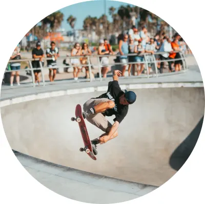 Skateboard – skok v bazénu pod palmami – jedlý papír na dort