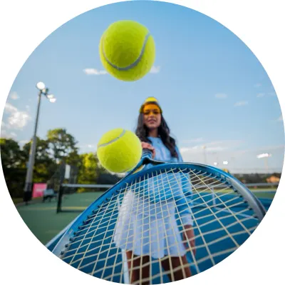 Tenis – mladá tenistka na kurtu – jedlý papír na dort