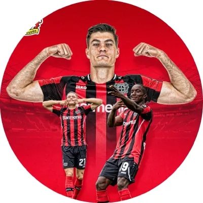 Patrik Schick – oslava gólu se spoluhráči – jedlý papír na dort