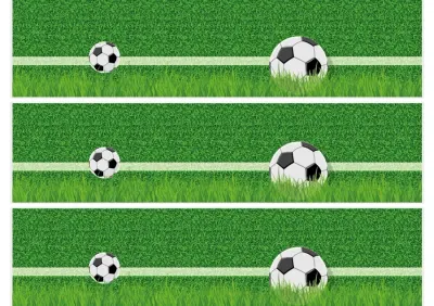 Fotbal – trávník, lajna a dva míče na pásu – obdélníkový jedlý papír na dort