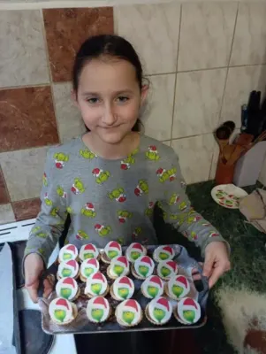 Fotka od zákaznice Nikola – Jedlý papír - obrázek na dort - kruh: GRINCH - VÁNOCE