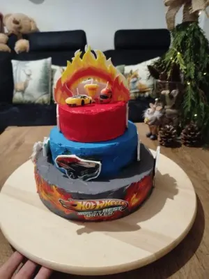 Fotka od zákaznice Lenka – Jedlý papír Hot Wheels pro obdélníkový dort