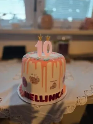Fotka od zákaznice Iva – Cake Star Podložka pod dort hrubá bílá lesklá kruh 26 cm (1 ks) ♡