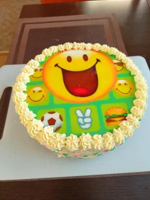 Fotka od zákaznice Jaroslav – Obrázek na jedlém papíru: smajlík - EMOJI v nabídce jedlý papír i fondán
