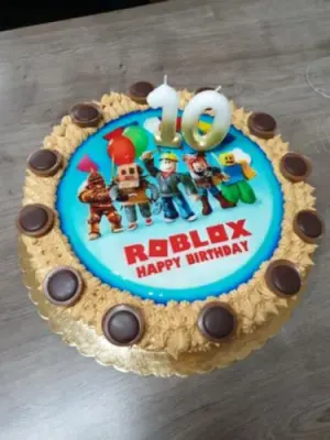 Fotka od zákaznice Lucie – Jedlý papír - obrázek na dort - kruh: ROBLOX - HAPPY BIRTHDAY