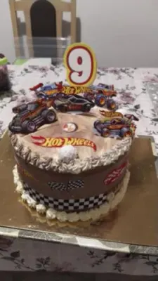 Fotka od zákaznice Lenka – Jedlý papír pro výřez s číslem 0-9, Hot Wheels pro narozeninový dort