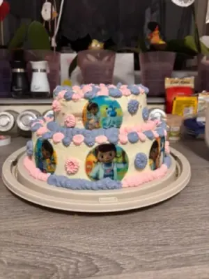 Fotka od zákaznice Aneta – Jedlý papír DOKTORKA PLYŠÁKOVÁ CUPCAKES v nabídce jedlý papír i fondán