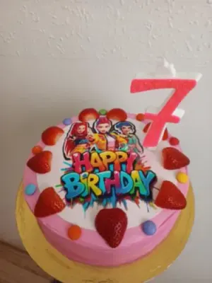 Fotka od zákaznice Kateřina – Svíčka velká růžová číslo 7 ♡