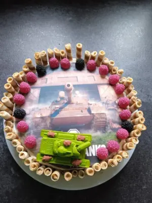 Fotka od zákaznice Jana – Cukrová figurka - tank - K Decor | Skvělé pro Váš domácí dort
