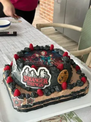Fotka od zákaznice Miroslava – Jedlý papír STRANGER THINGS máme jako jedlý papír i fondán