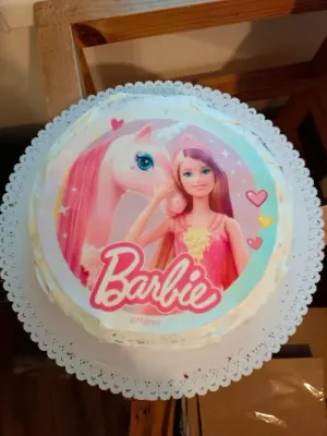 Fotka od zákaznice Kateřina – Jedlý papír - obrázek na dort - kruh: BARBIE - UNICORN