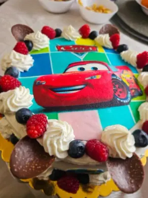 Fotka od zákaznice Kristýna – Jedlý papír - obrázek na dort - kruh: CARS - BAREVNÝ