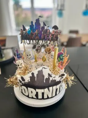 Fotka od zákaznice Olga – Zápich do dortu Fortnite 5ks - Cakesicq