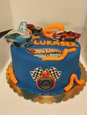 Fotka od zákaznice Erika – Jedlý papír Hot Wheels pro obdélníkový dort