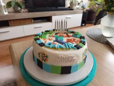 Fotka od zákaznice Jana – Jedlý papír - obrázek na dort - kruh: MINECRAFT - MODRÝ OKRAJ