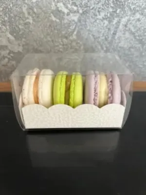 Fotka od zákaznice Dana – Krabička na makronky 80x50 v.50 mm+vložka papír bílá kůže 1 ks/krabička