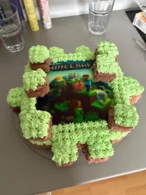 Fotka od zákaznice Marcela – Tisk na jedlý papír MINECRAFT čtverec 20cm v nabídce jedlý papír i fondán