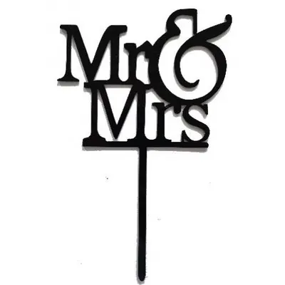 Černý plastový zápich do dortu s nápisem Mr & Mrs na svatební dort