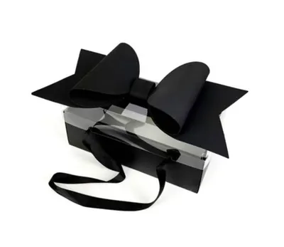 Elegantní černý univerzální dárkový box s mašlí od značky Cake Star o rozměrech 35 x 21 x 16,5 cm vhodný na dorty a zákusky