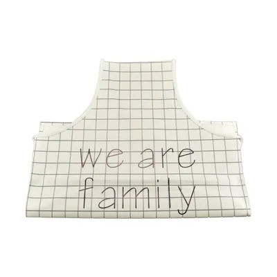 Kuchyňská zástěra Perfect Home s nápisem We are family pro ochranu oblečení při vaření a pečení