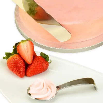 Hotový cukrářský krém Cake Masters s jahodovou příchutí o hmotnosti 500 g k plnění a zdobení dortů