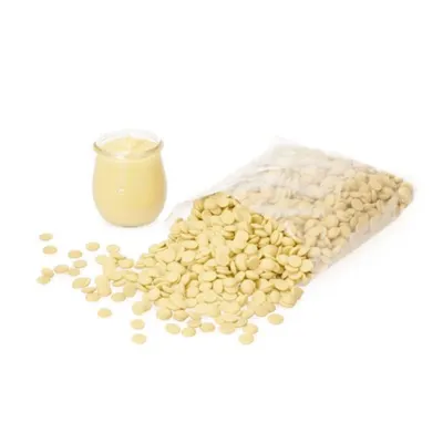 Lubeca bílá čokoláda 29% v pecičkách o hmotnosti 1 kg pro pečení a cukrářské polevy