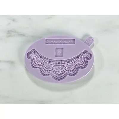 Silikonová forma Filigree od značky Karen Davies s krajkovým vzorem ve stylu Art Deco pro zdobení fondánu a marcipánu