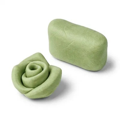 Světle zelený barvený marcipán SweetArt s 30% mandlí, 150 g, vhodný na modelování dekorací na dort