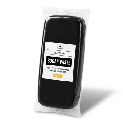 Černý potahovací fondán SweetArt v balení 1 kg s vanilkovou chutí na potahování dortů