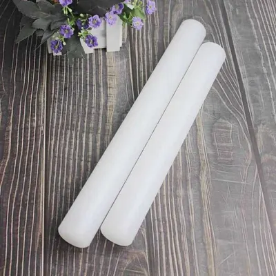 Plastový váleček o délce 31,5 cm na rozvalování fondánu a marcipánu pro potahování dortů