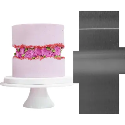 Plastová stěrka na uhlazení okrajů dortu značky Cakesicq o rozměru 20x10 cm