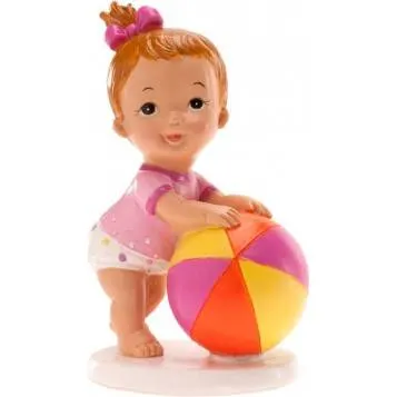 Figurka holčičky s míčem na dort značky Dekora, výška 10 cm, vhodná na dětské narozeninové dorty