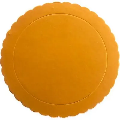 Kulatá zlatá podložka pod dort o průměru 20 cm a tloušťce 3 mm od značky Dekora