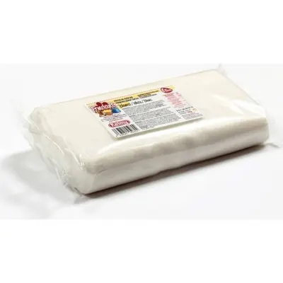 Bílá potahovací hmota Kelmy o hmotnosti 1 kg na potahování dortů
