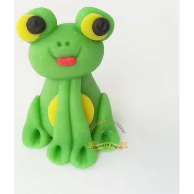 Jedlá figurka žáby z kokosové hmoty od značky Fagoš, velikost 5x4 cm, na dort a dekoraci