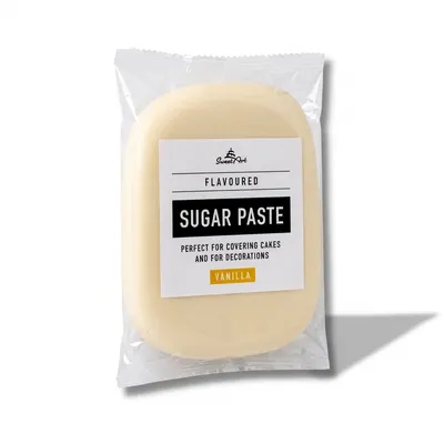 Bílý vanilkový fondán na potahování dortů SweetArt v balení 500 g