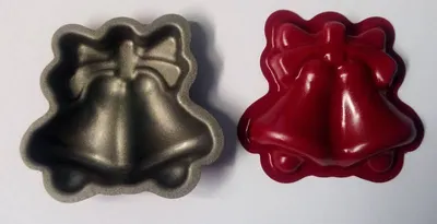 Teflonové formičky ve tvaru dvojzvonku s mašlí o velikosti 6 cm, balení 10 kusů na vykrajování sušenek a cukroví