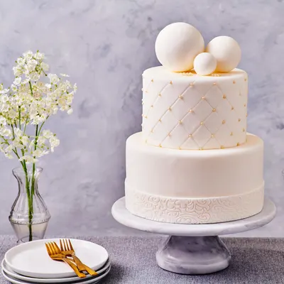 Potahový fondán FunCakes v bílé barvě o hmotnosti 500 g na obložení dortů