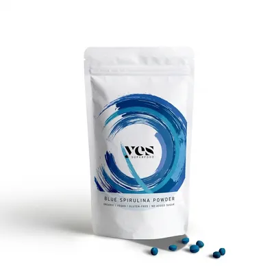 Přírodní modré barvivo Yes Superfood Modrá spirulina v práškové podobě pro obarvení krémů, těst a polev