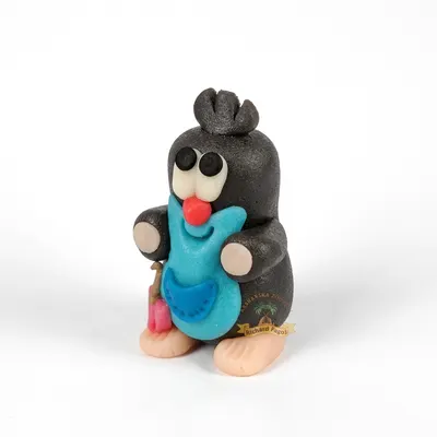 Figurka krtečka z kokosové hmoty od značky Fagoš na dort, 3D tvar, výška 6 cm
