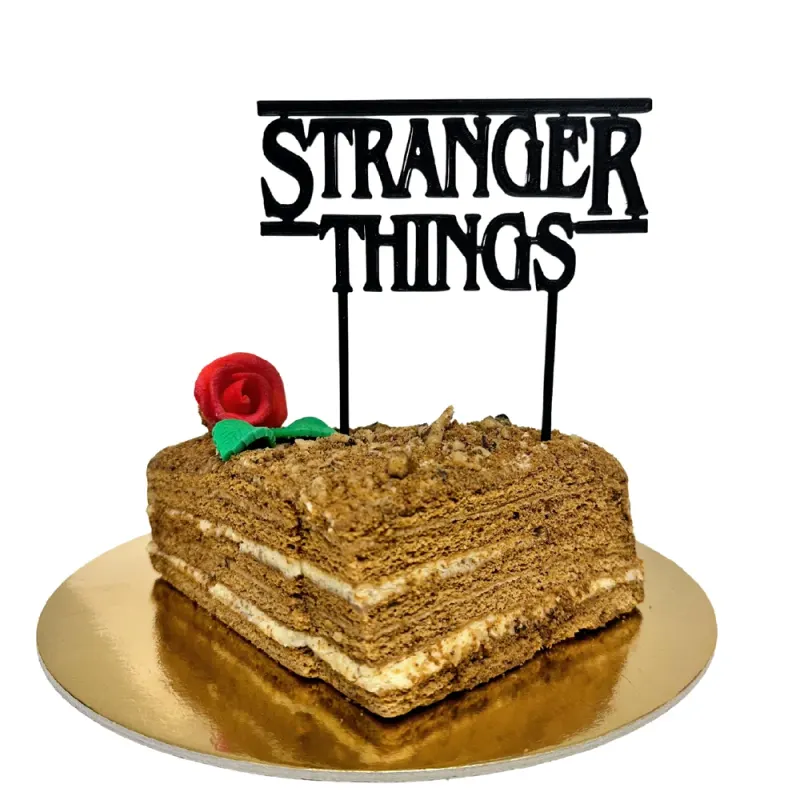 Zapichovací ozdoba na dort STRANGER THINGS – 3D zápich z vlastní výroby