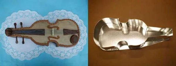 Dortová forma ve tvaru houslí z pocínovaného plechu značky Felcman, rozměr cca 49 cm